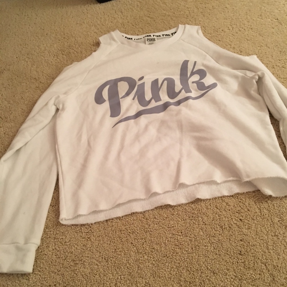 Top w cut out shoulders